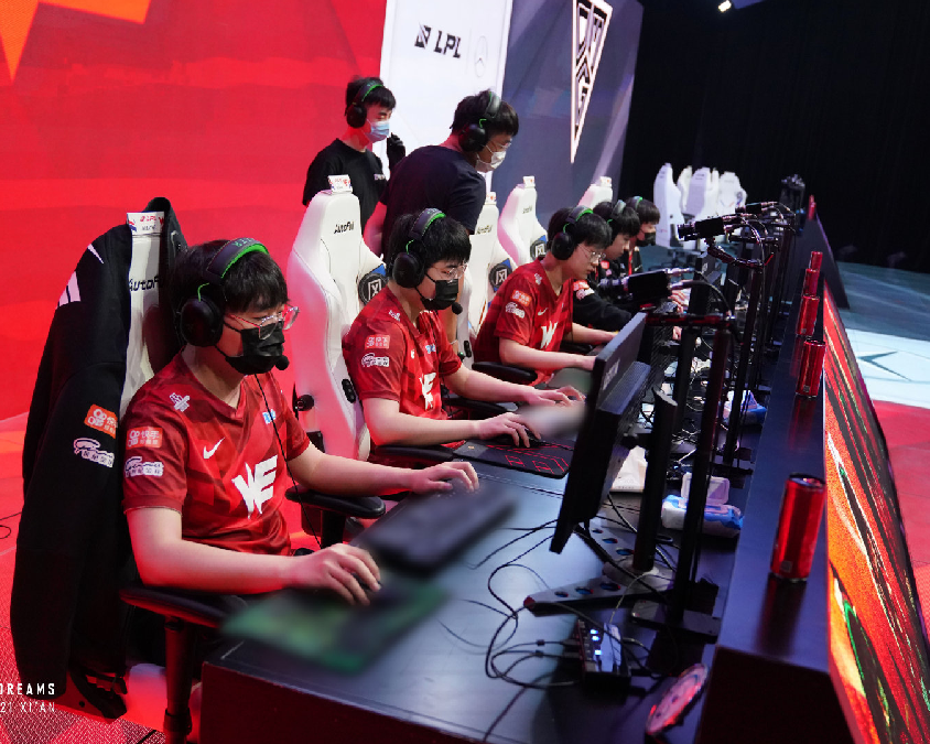 屈居亚军 屈居亚军