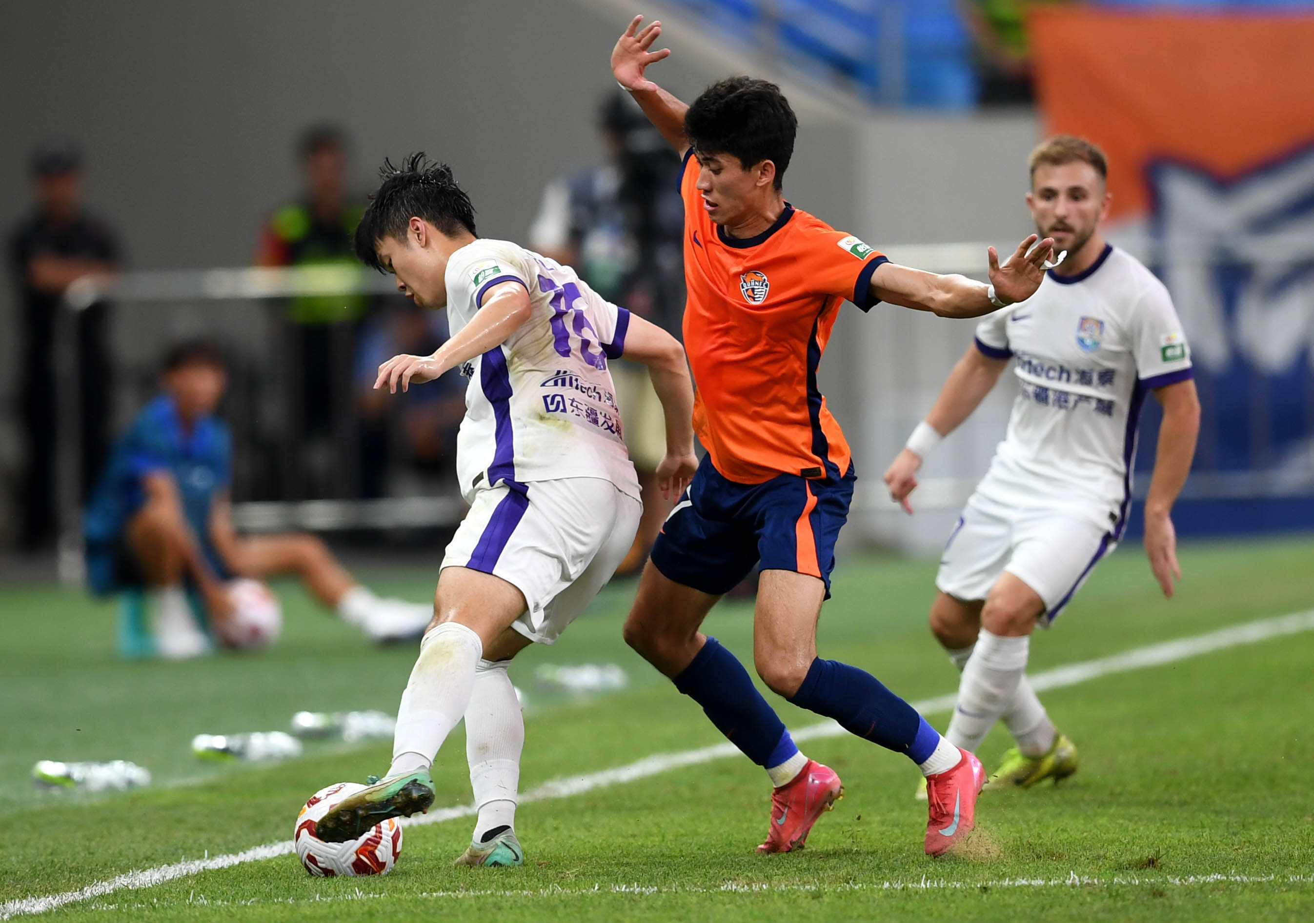 借助科技的 借助科技的